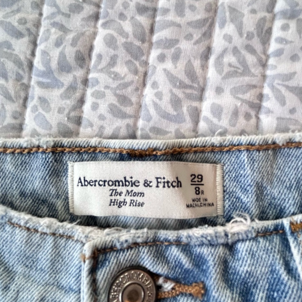 Abercrombie & Fitch women’s jeans THE MOM HIGH RISE size 29/8R light rinse - Picture 6 of 6